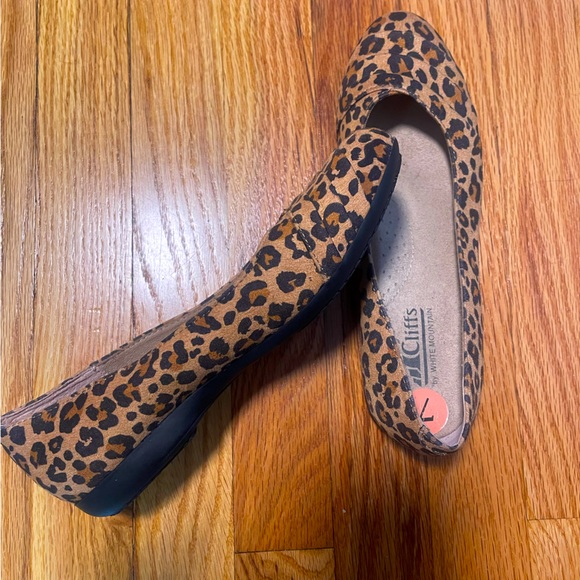 Cheetah print Women’s Flats - Picture 2 of 2